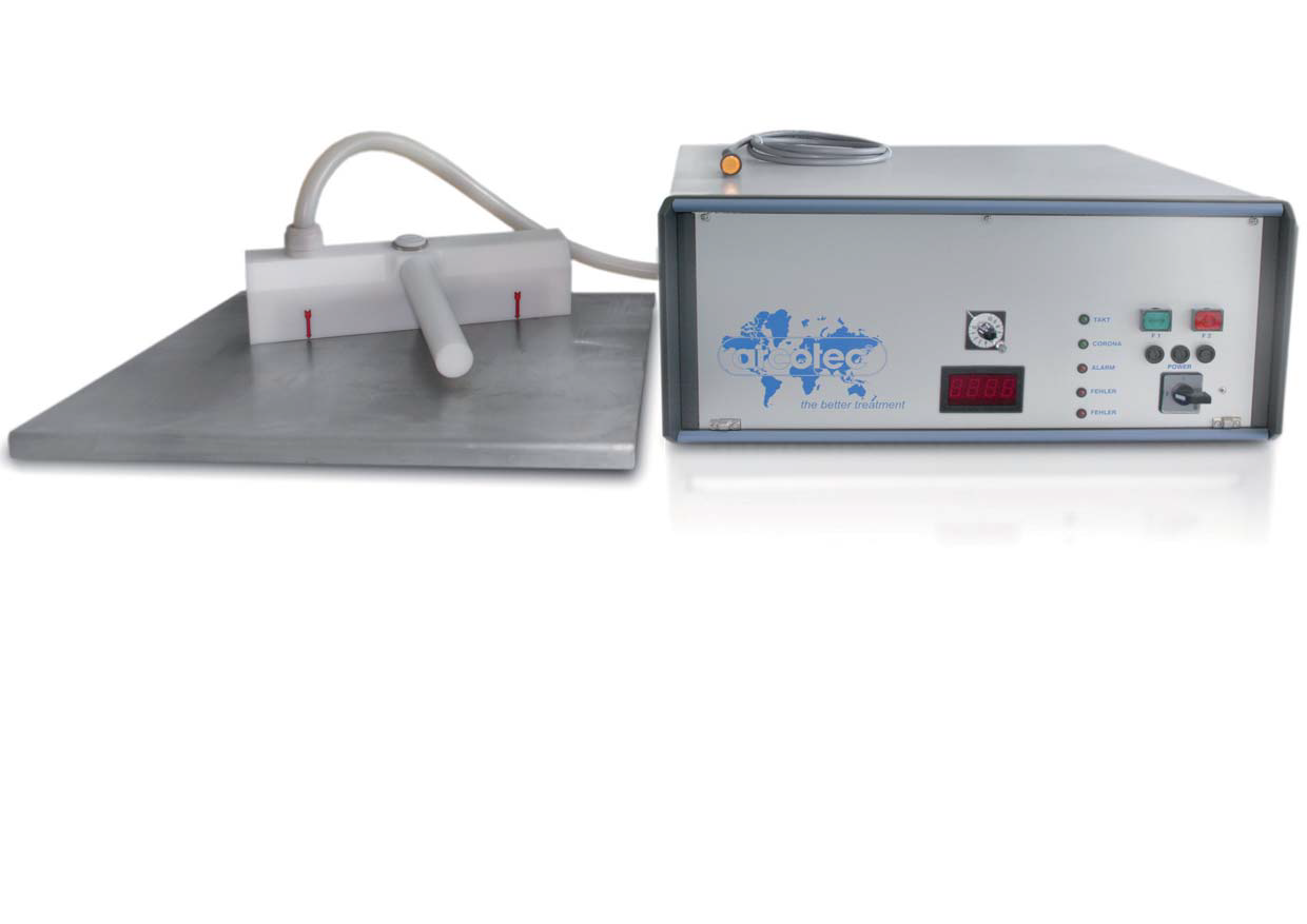 電暈處理機CG 061，可以處理任何壁厚的導電箔或板的一側，以及壁厚在2毫米左右的非導電箔（聚合物材料）和板