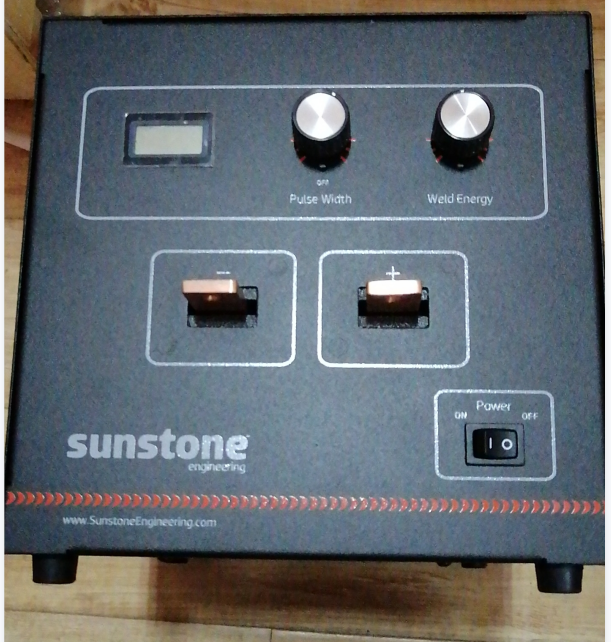 Sunstone CD100SPM 微電阻焊接機(jī)，單脈沖CD點(diǎn)焊機(jī), 單脈沖電阻點(diǎn)焊機(jī)，精細(xì)點(diǎn)焊機(jī)，細(xì)絲點(diǎn)焊機(jī)，微型電阻焊接機(jī)，小型點(diǎn)焊機(jī)，手持式焊接機(jī)，電容放電點(diǎn)焊機(jī)，電阻點(diǎn)焊機(jī)，單脈沖電容放電, 提供高達(dá)100WS的焊接能量，或低至0.1WS的能量